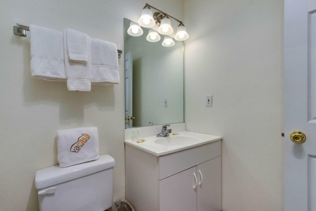 Sandstone Point Hotel Lincoln City Room photo