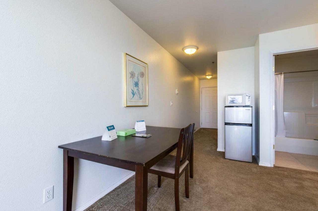 Sandstone Point Hotel Lincoln City Room photo