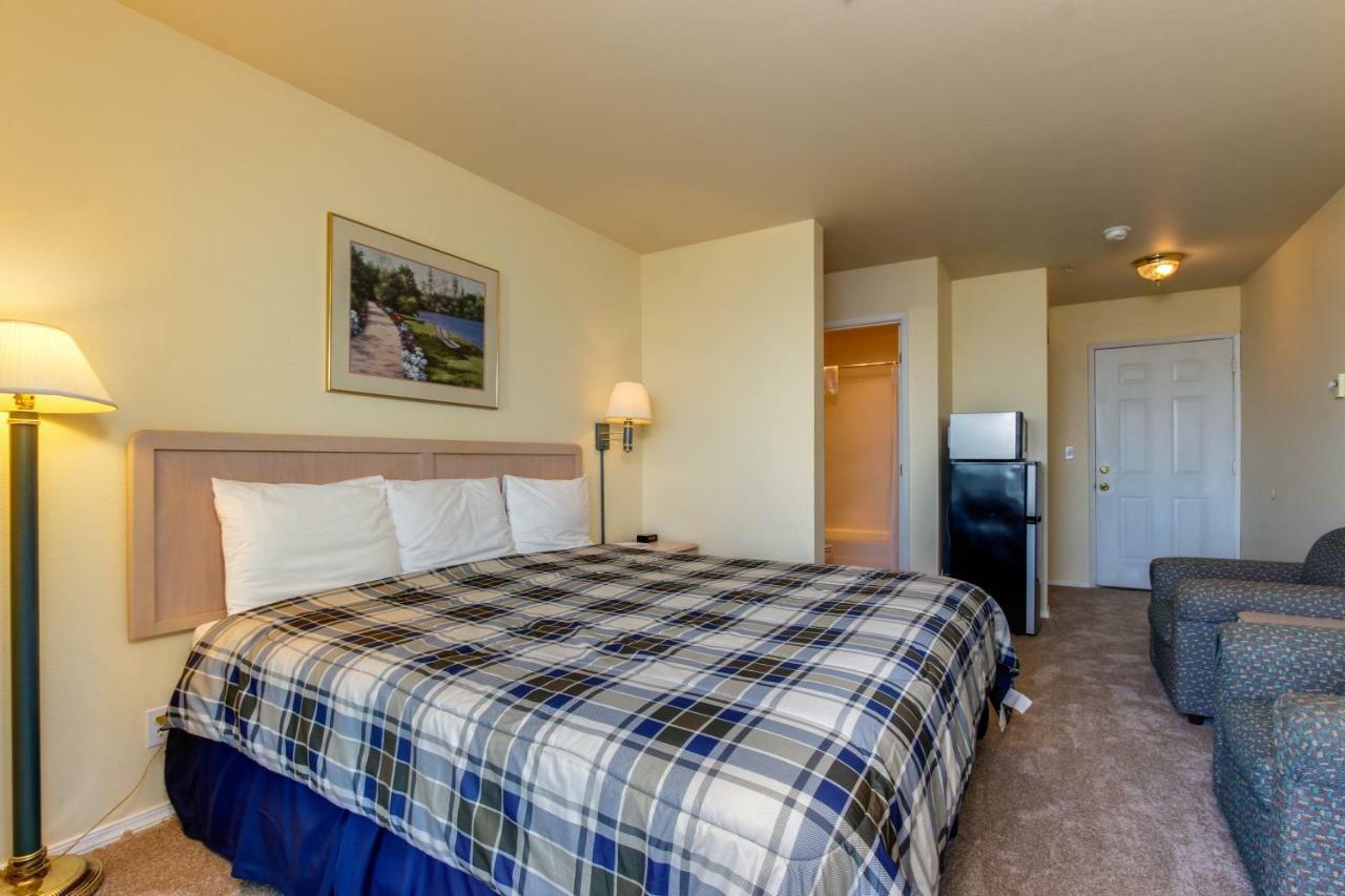 Sandstone Point Hotel Lincoln City Room photo